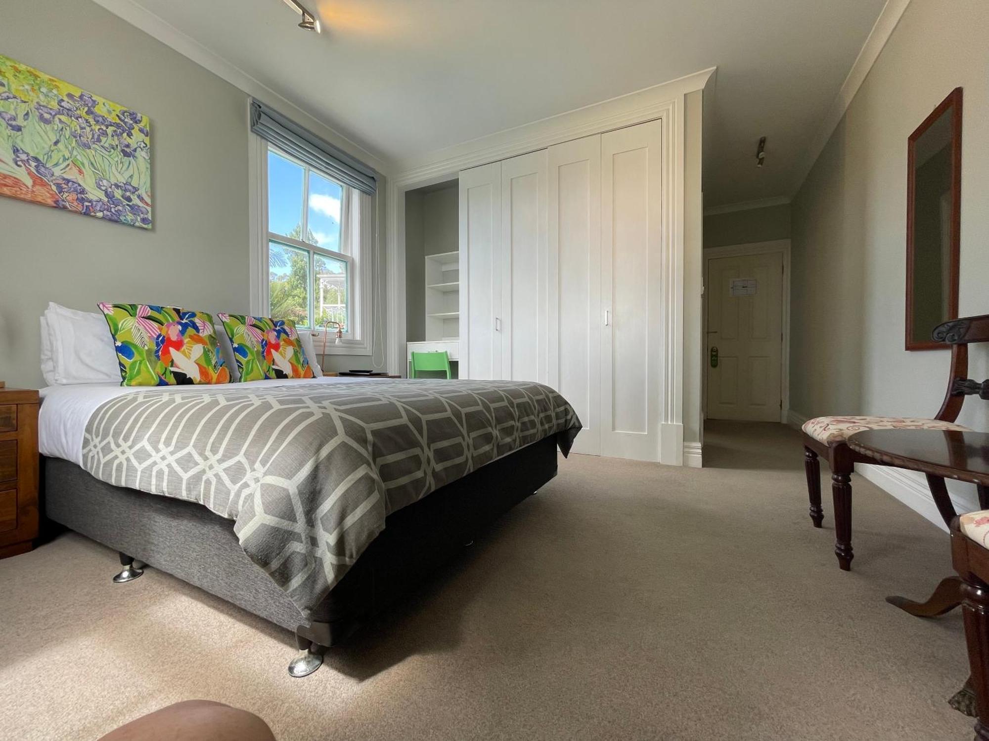 Western Springs To Heritage Guest house 4*