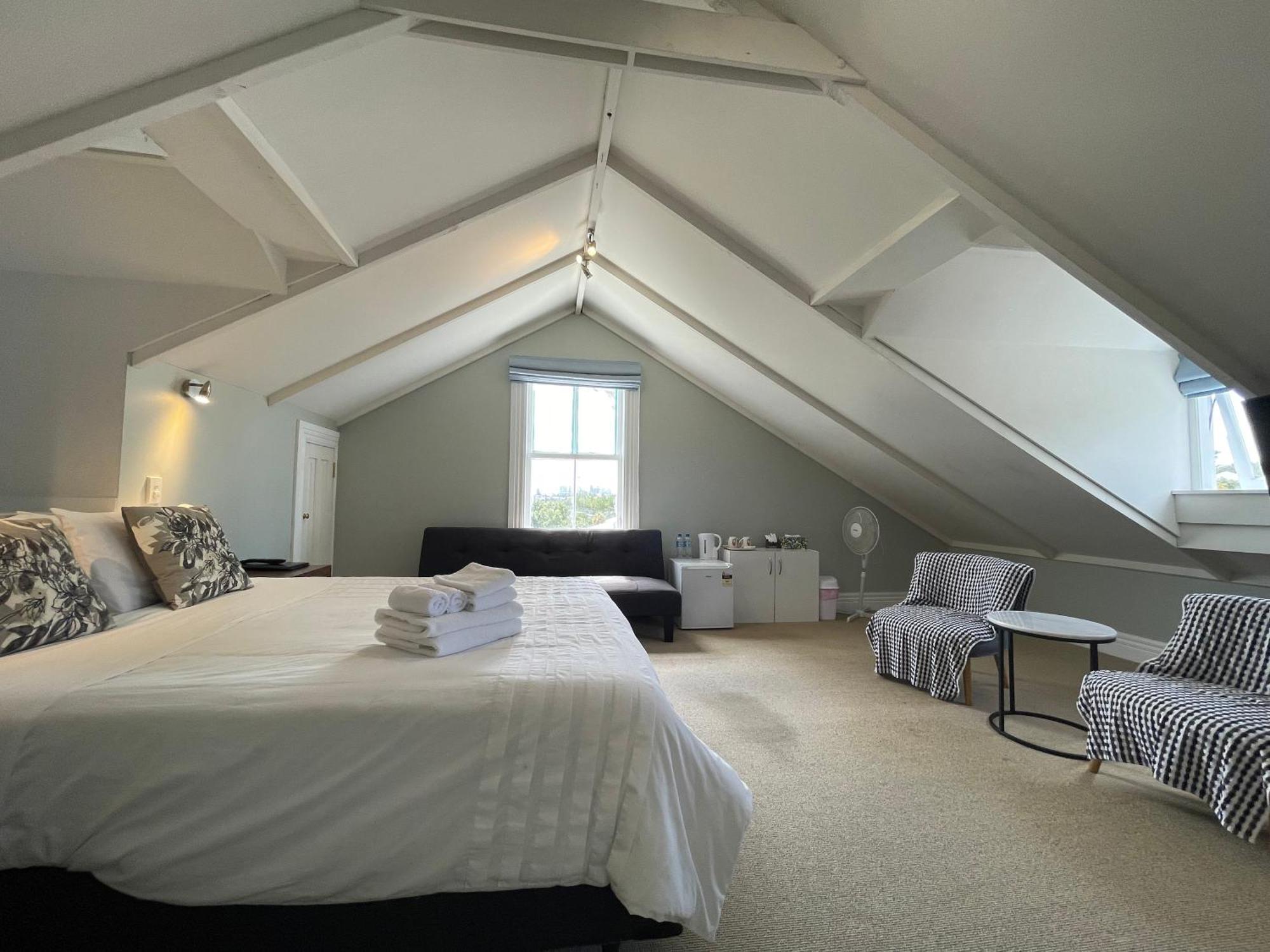 Western Springs To Heritage Guest house 4*