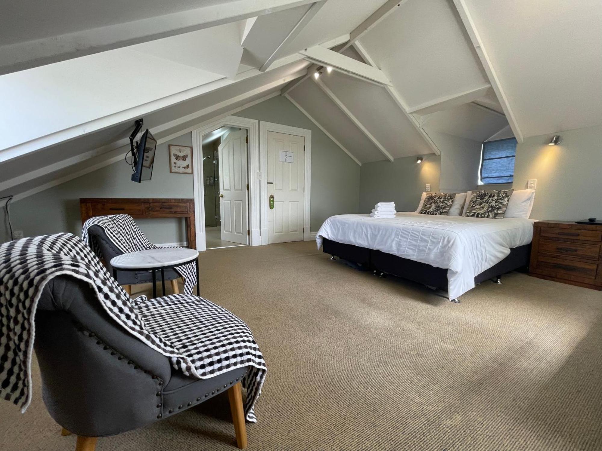 Western Springs To Heritage Guest house 4*