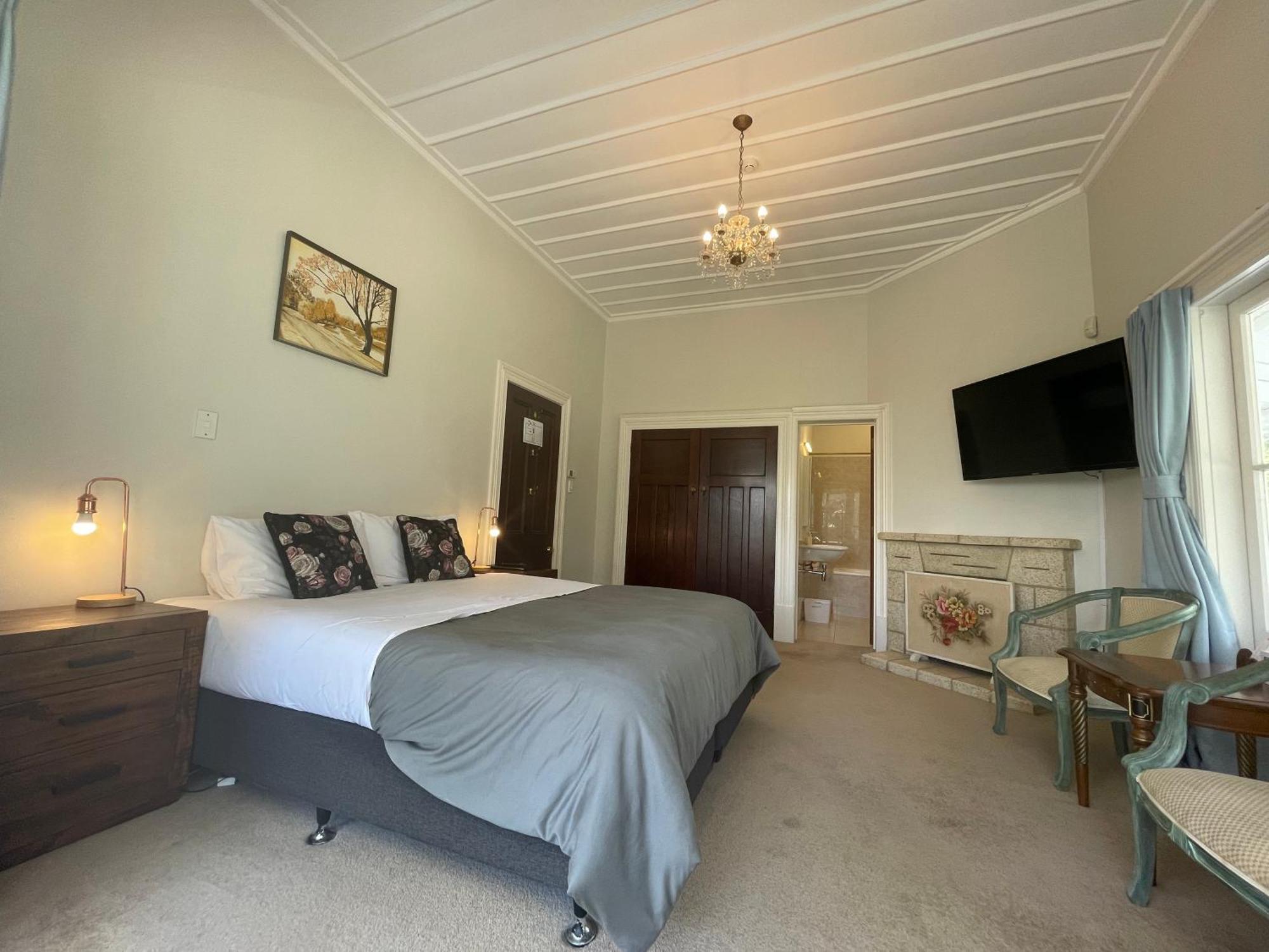 Western Springs To Heritage Guest house 4*